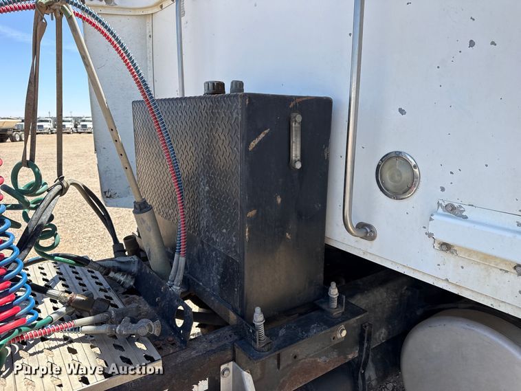 image for item FC2309 1999 Western Star 4964EX semi truck
