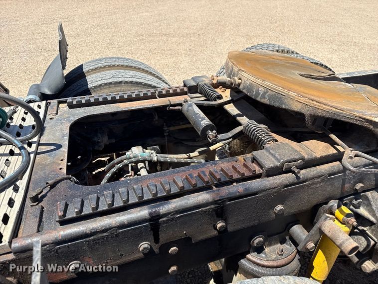 image for item FC2309 1999 Western Star 4964EX semi truck