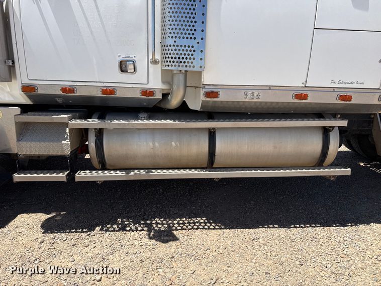 image for item FC2309 1999 Western Star 4964EX semi truck