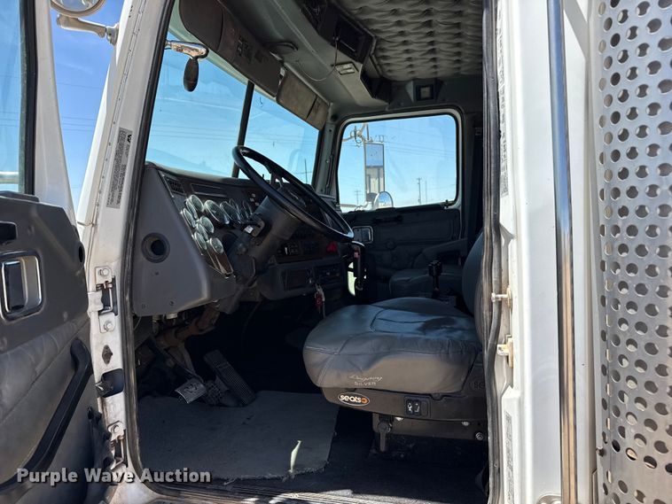 image for item FC2309 1999 Western Star 4964EX semi truck