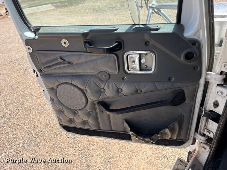 image for item FC2309 1999 Western Star 4964EX semi truck