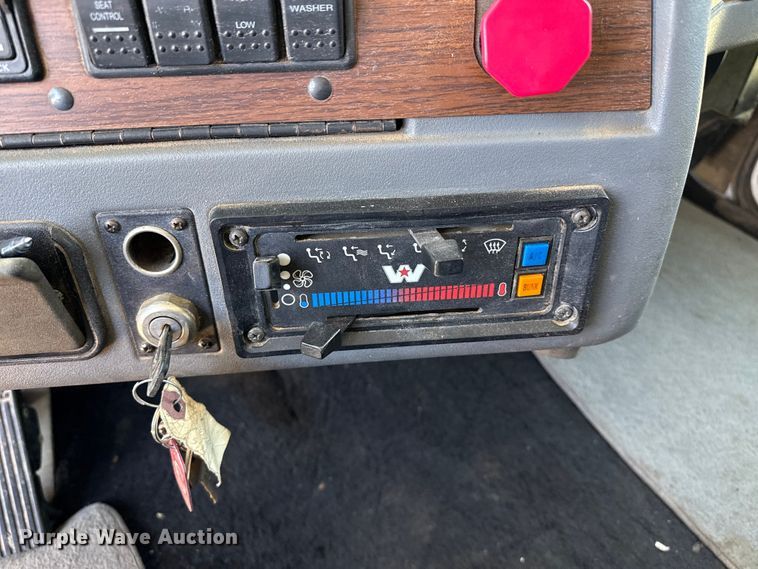 image for item FC2309 1999 Western Star 4964EX semi truck