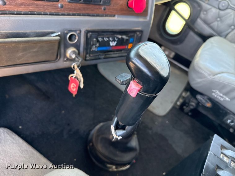 image for item FC2309 1999 Western Star 4964EX semi truck
