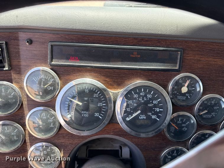 image for item FC2309 1999 Western Star 4964EX semi truck