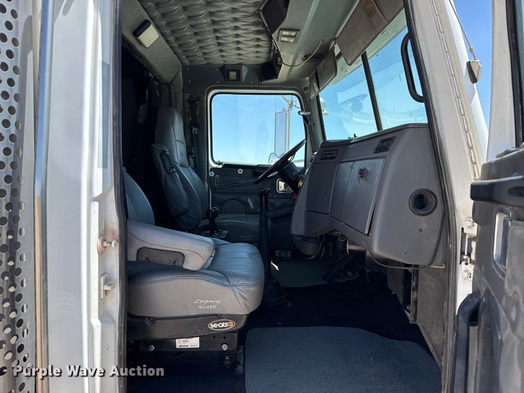 image for item FC2309 1999 Western Star 4964EX semi truck