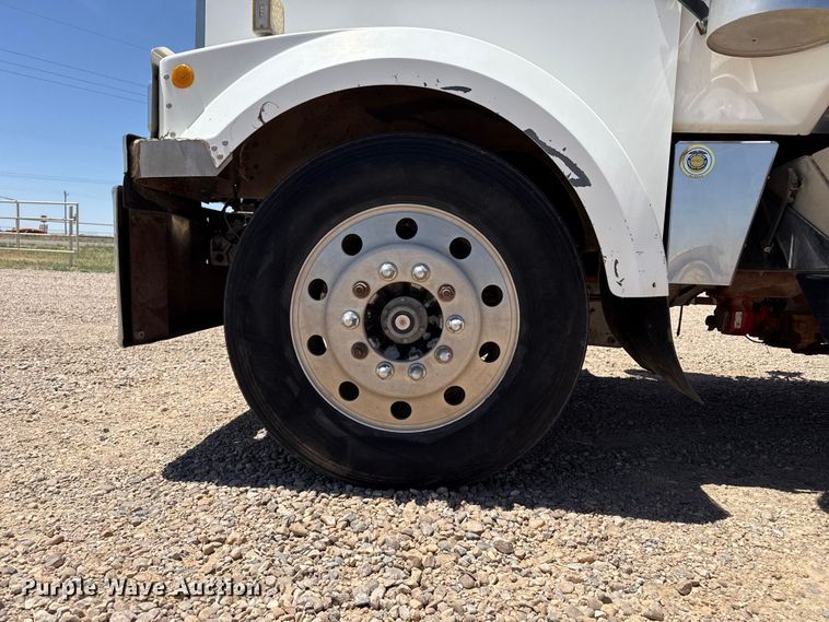image for item FC2309 1999 Western Star 4964EX semi truck