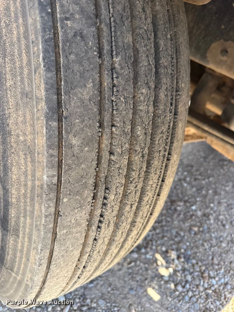 image for item FC2309 1999 Western Star 4964EX semi truck
