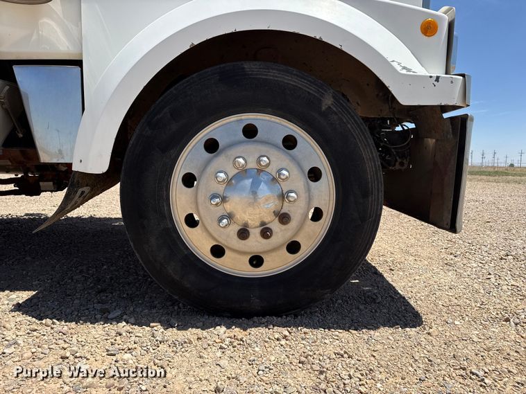 image for item FC2309 1999 Western Star 4964EX semi truck
