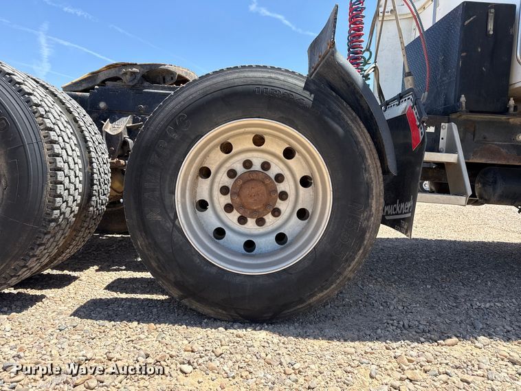 image for item FC2309 1999 Western Star 4964EX semi truck