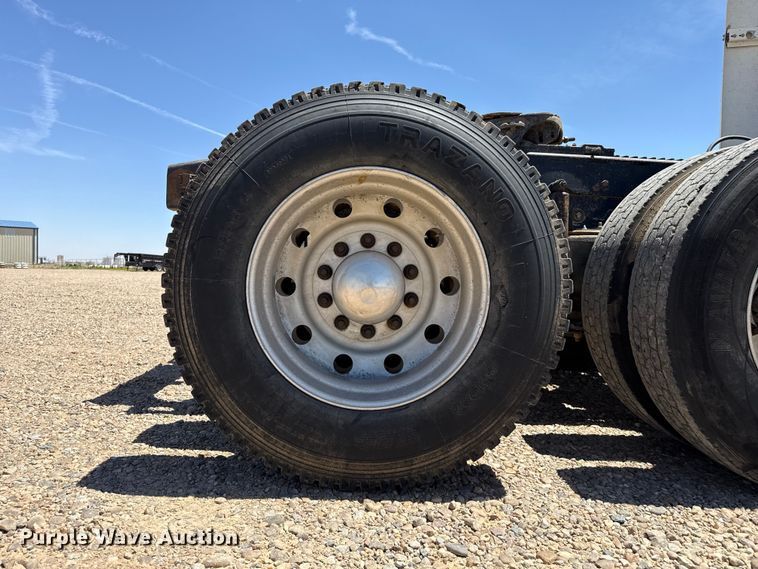 image for item FC2309 1999 Western Star 4964EX semi truck
