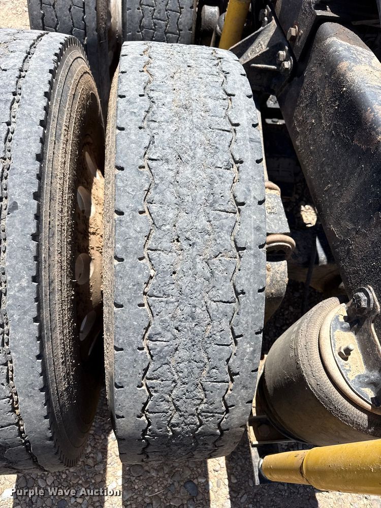 image for item FC2309 1999 Western Star 4964EX semi truck