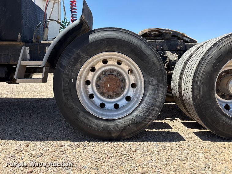 image for item FC2309 1999 Western Star 4964EX semi truck