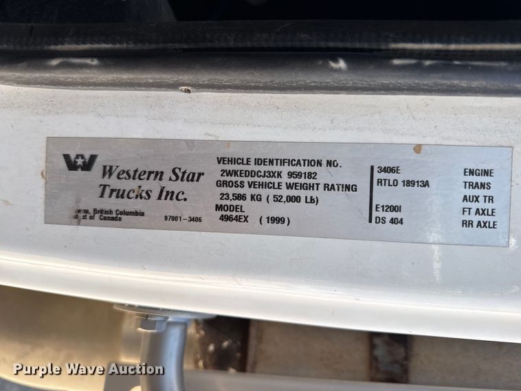 image for item FC2309 1999 Western Star 4964EX semi truck