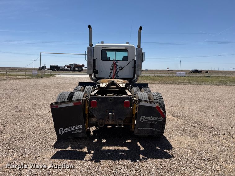 image for item FC2311 2001 Mack CH613 semi truck