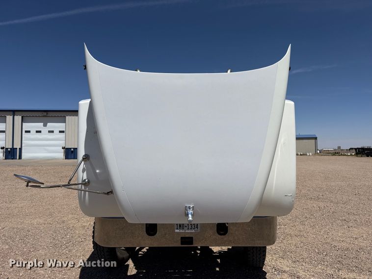 image for item FC2311 2001 Mack CH613 semi truck