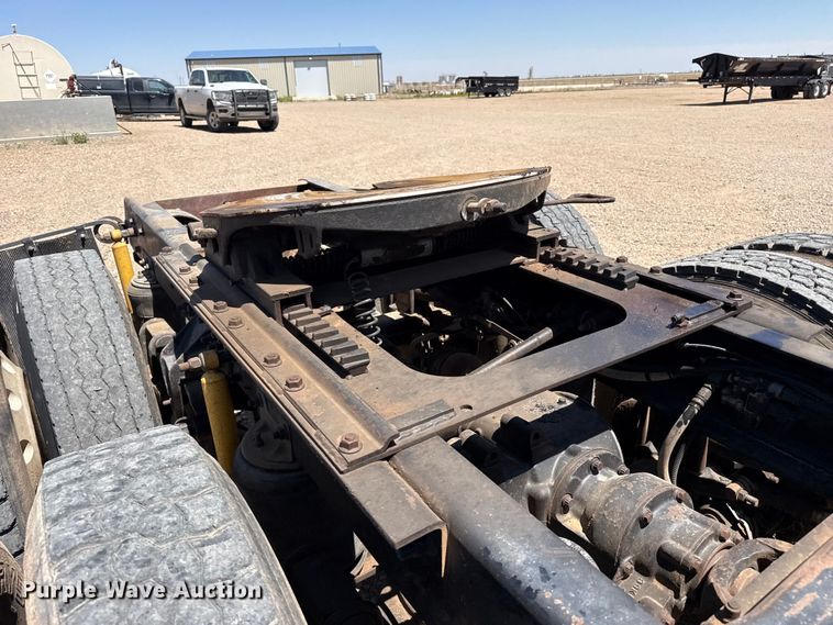 image for item FC2311 2001 Mack CH613 semi truck