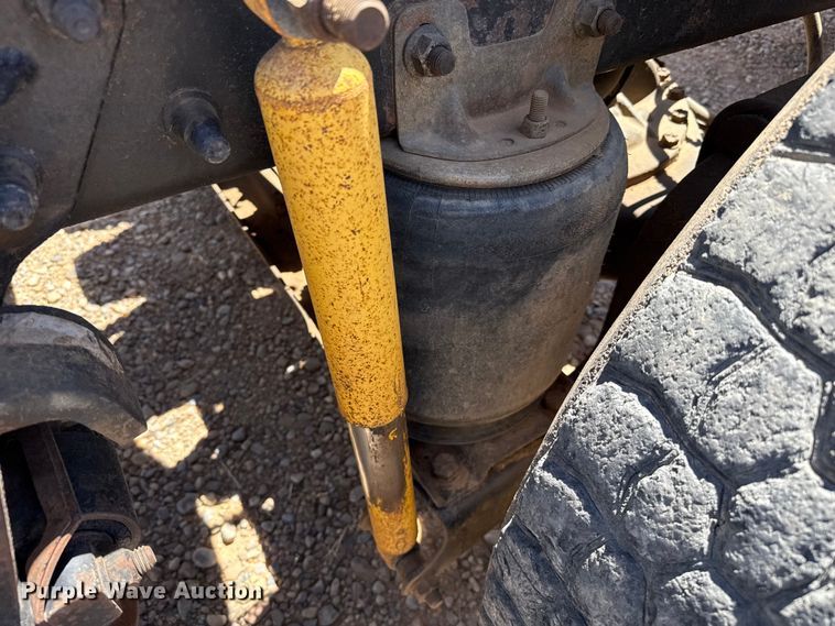 image for item FC2311 2001 Mack CH613 semi truck