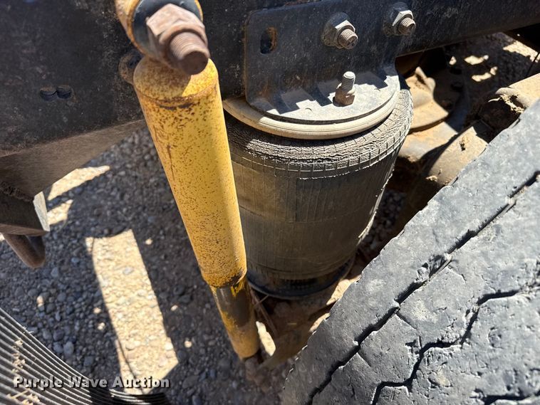 image for item FC2311 2001 Mack CH613 semi truck