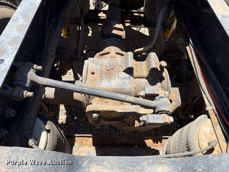 image for item FC2311 2001 Mack CH613 semi truck