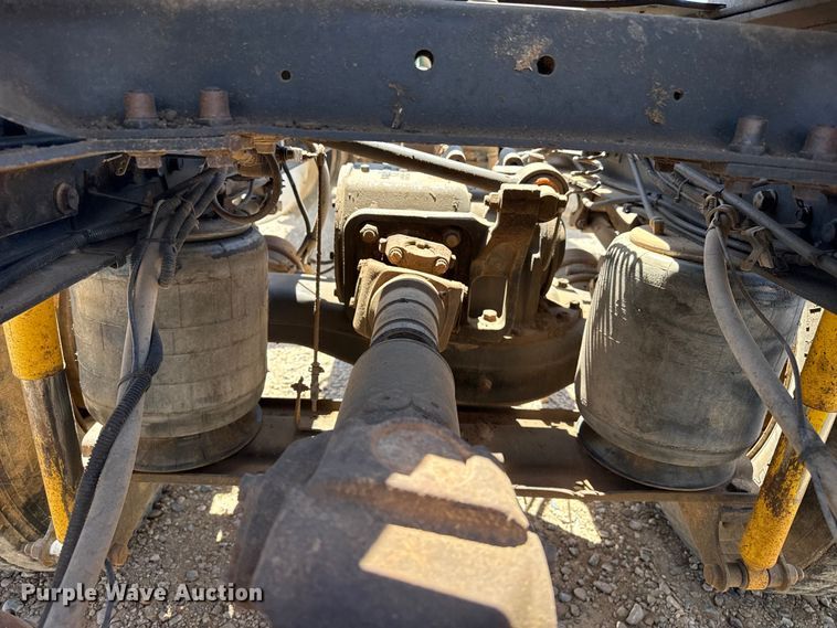 image for item FC2311 2001 Mack CH613 semi truck