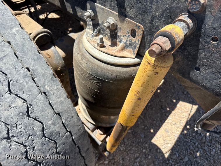 image for item FC2311 2001 Mack CH613 semi truck