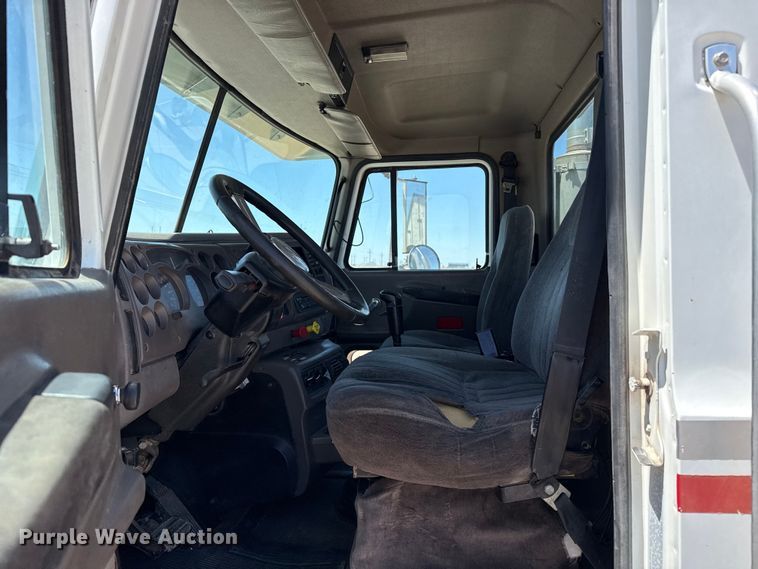 image for item FC2311 2001 Mack CH613 semi truck