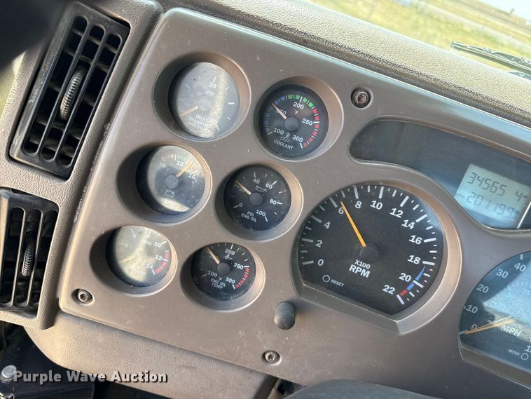 image for item FC2311 2001 Mack CH613 semi truck