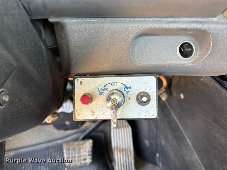 image for item FC2311 2001 Mack CH613 semi truck
