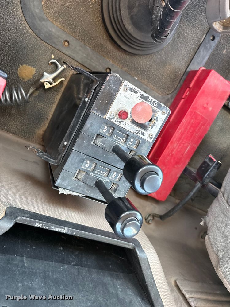 image for item FC2311 2001 Mack CH613 semi truck