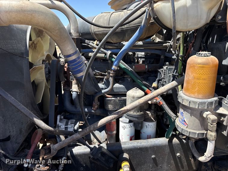 image for item FC2311 2001 Mack CH613 semi truck