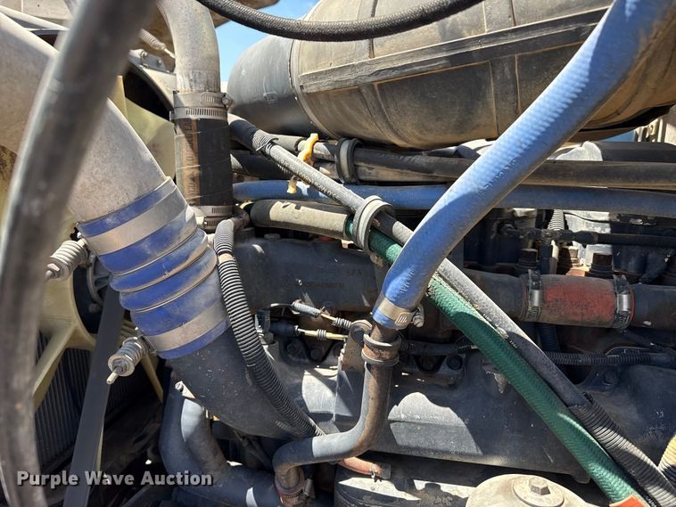 image for item FC2311 2001 Mack CH613 semi truck