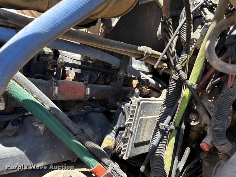 image for item FC2311 2001 Mack CH613 semi truck