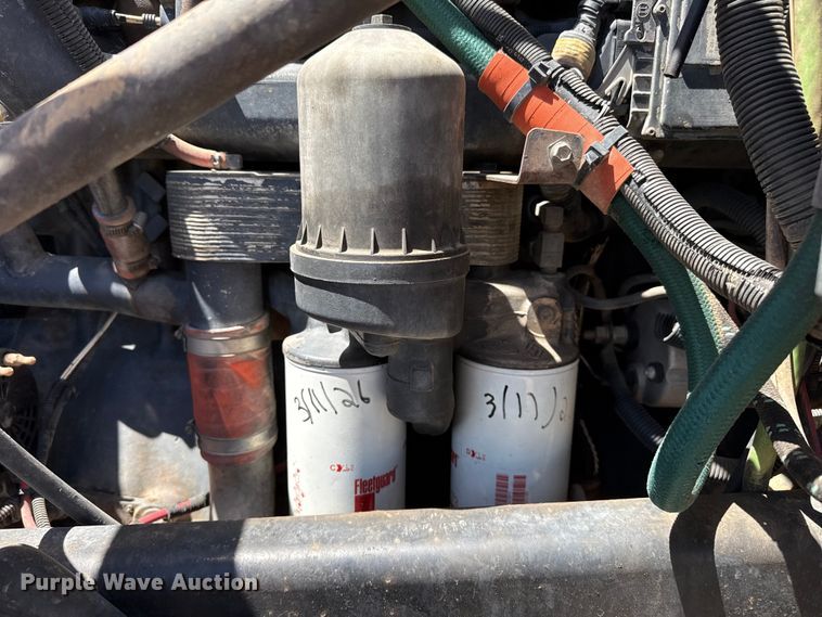 image for item FC2311 2001 Mack CH613 semi truck