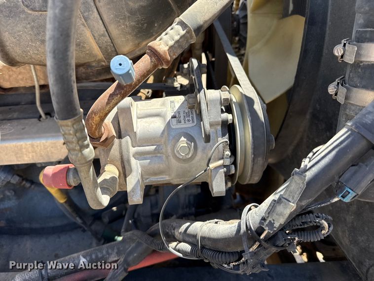 image for item FC2311 2001 Mack CH613 semi truck