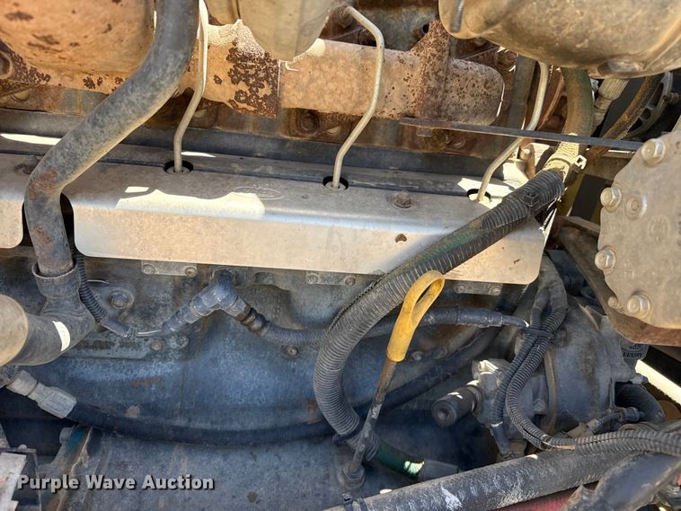 image for item FC2311 2001 Mack CH613 semi truck