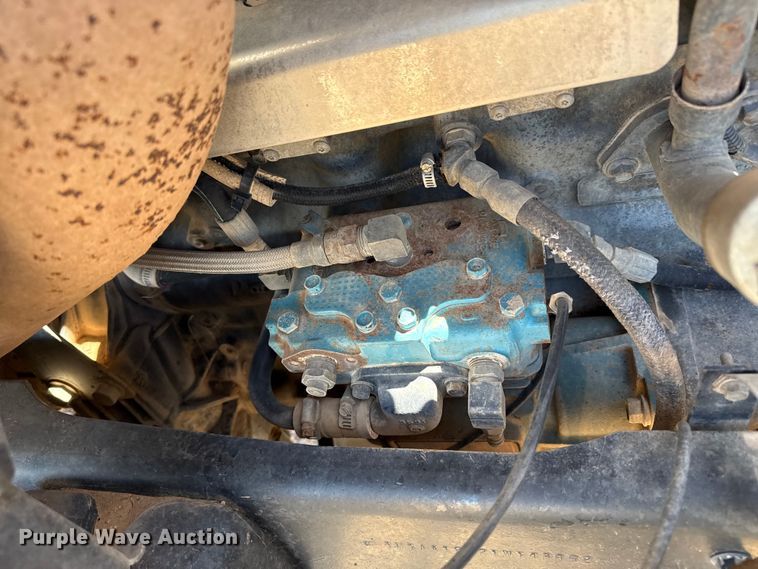 image for item FC2311 2001 Mack CH613 semi truck