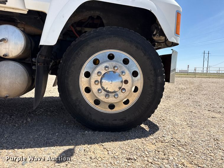 image for item FC2311 2001 Mack CH613 semi truck