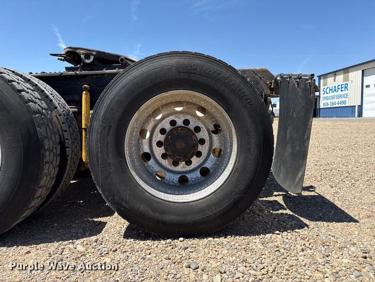 image for item FC2311 2001 Mack CH613 semi truck