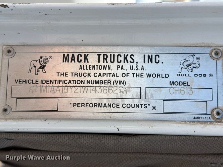 image for item FC2311 2001 Mack CH613 semi truck
