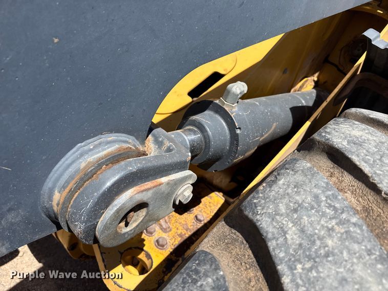 image for item FC2314 2015 John Deere 724K high lift wheel loader