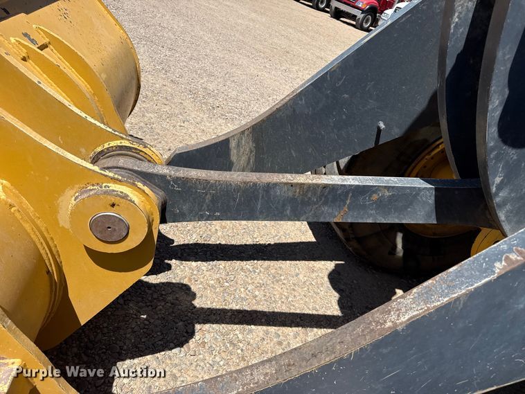 image for item FC2314 2015 John Deere 724K high lift wheel loader