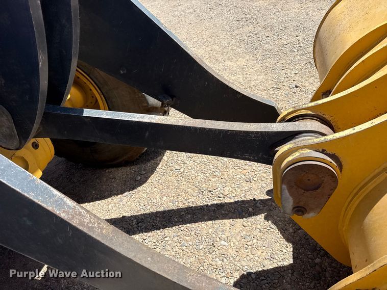 image for item FC2314 2015 John Deere 724K high lift wheel loader