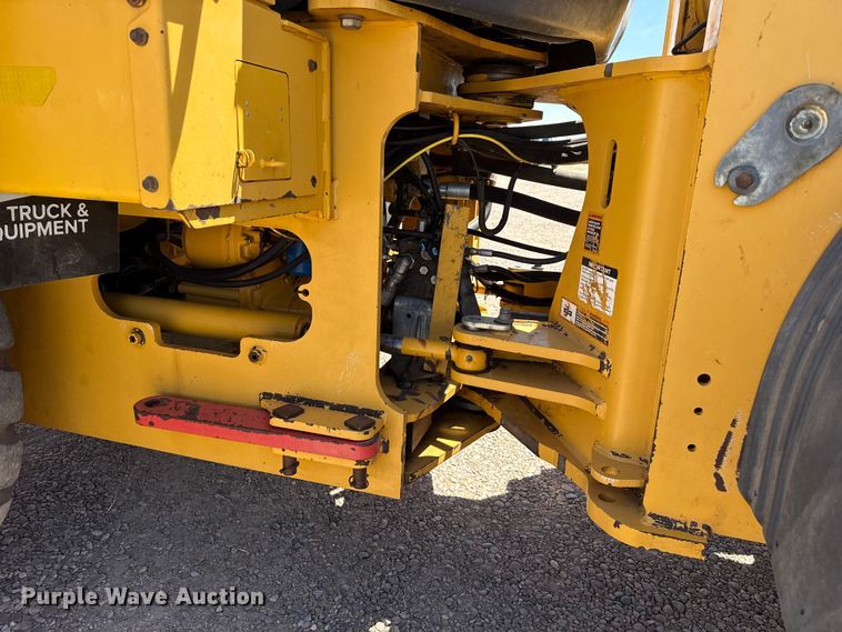 image for item FC2314 2015 John Deere 724K high lift wheel loader