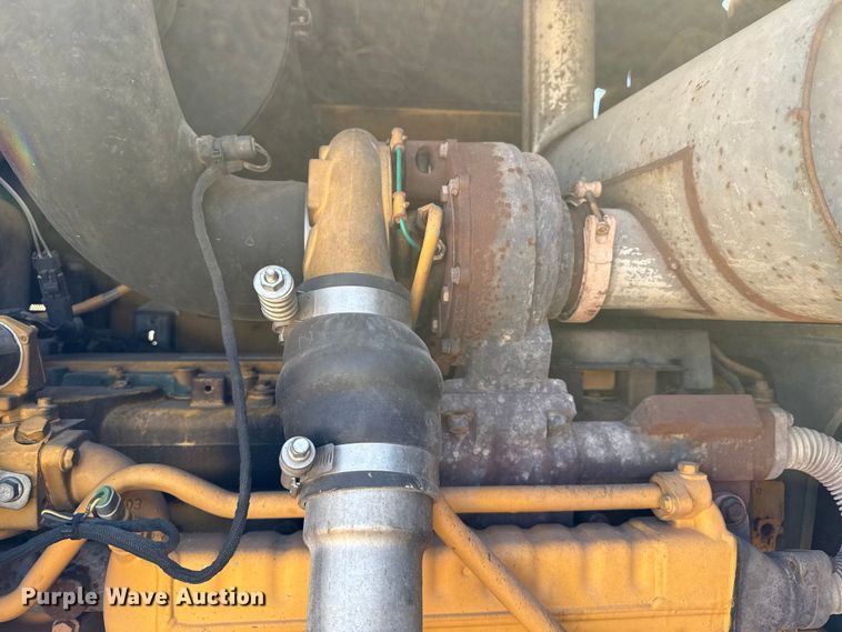 image for item FC2314 2015 John Deere 724K high lift wheel loader