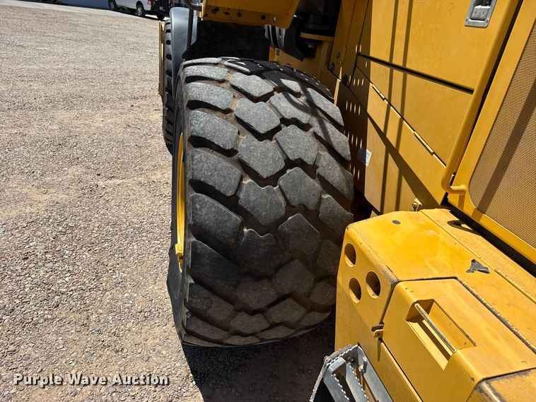 image for item FC2314 2015 John Deere 724K high lift wheel loader