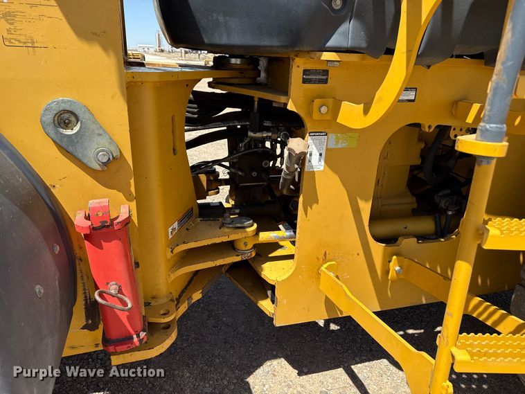 image for item FC2315 2014 John Deere 724K wheel loader
