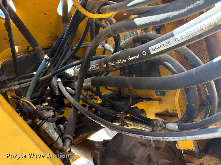 image for item FC2315 2014 John Deere 724K wheel loader