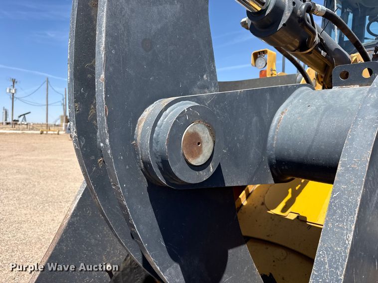 image for item FC2315 2014 John Deere 724K wheel loader