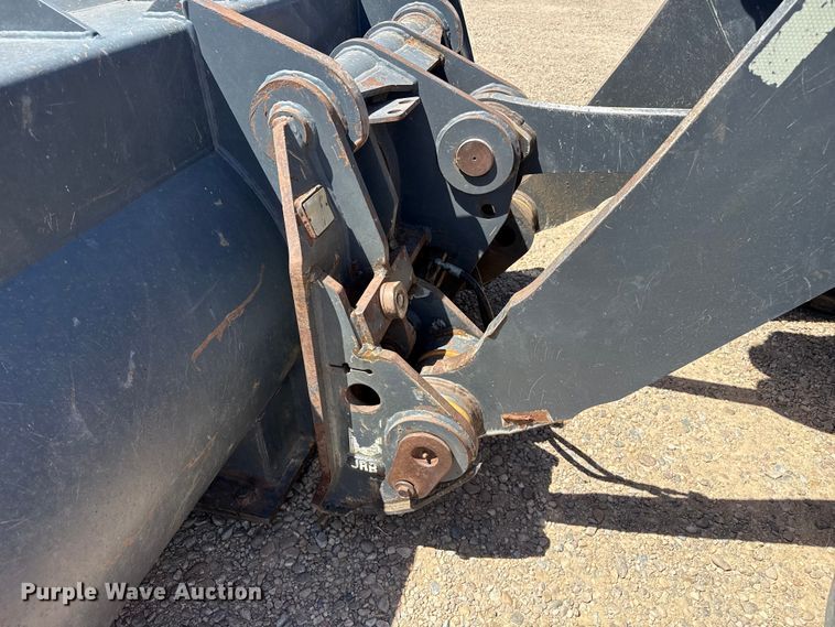 image for item FC2315 2014 John Deere 724K wheel loader