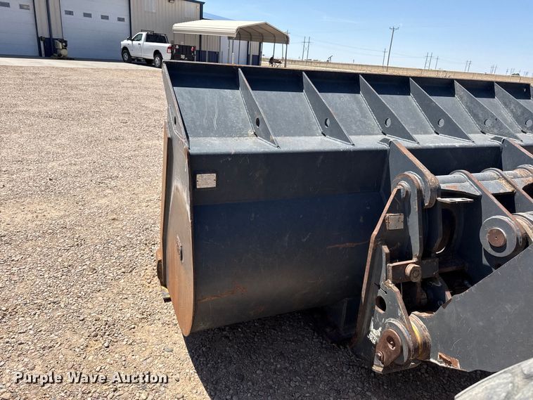 image for item FC2315 2014 John Deere 724K wheel loader